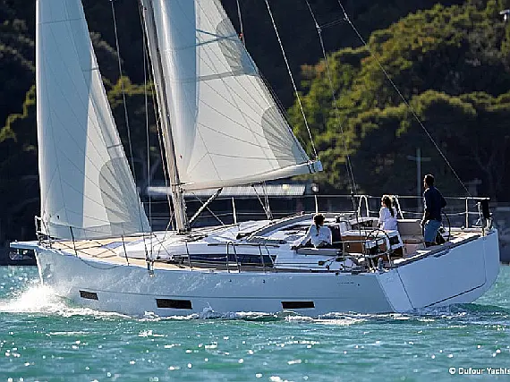 Dufour 390