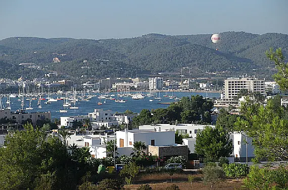  ©JanManu CC BY-SA 3.0