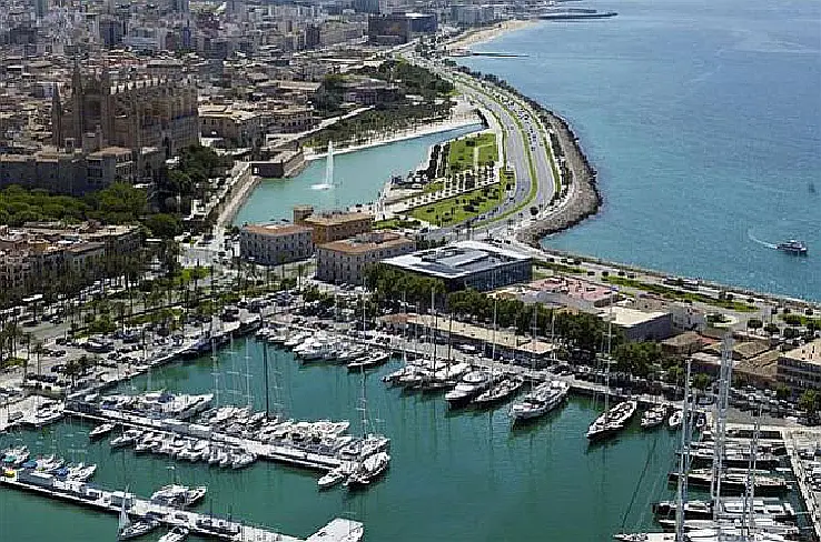 Yachtcharter Palma de Mallorca, Muelle de La Lonja © lalonjamarinacharter.com