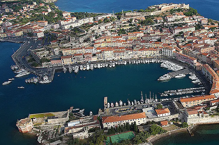 Yachtcharter Elba, Marina di Portoferraio © marinadiportoferraio.it