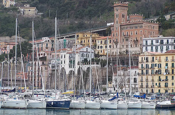 Yachtcharter Salerno, Porto Commerciale - Molo Manfredi und Salerno, Marina d`Arechi  ©SOLOXSALERNO CC BY-SA 3.0