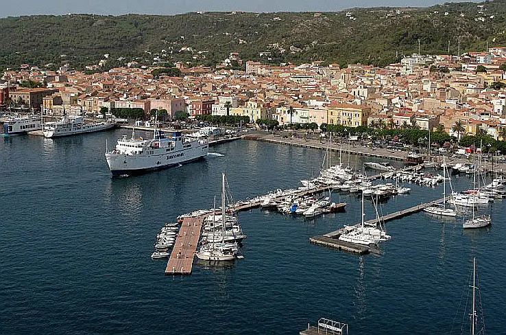 Yachtcharter Carloforte, Insel San Pietro © marinadicarloforte.com